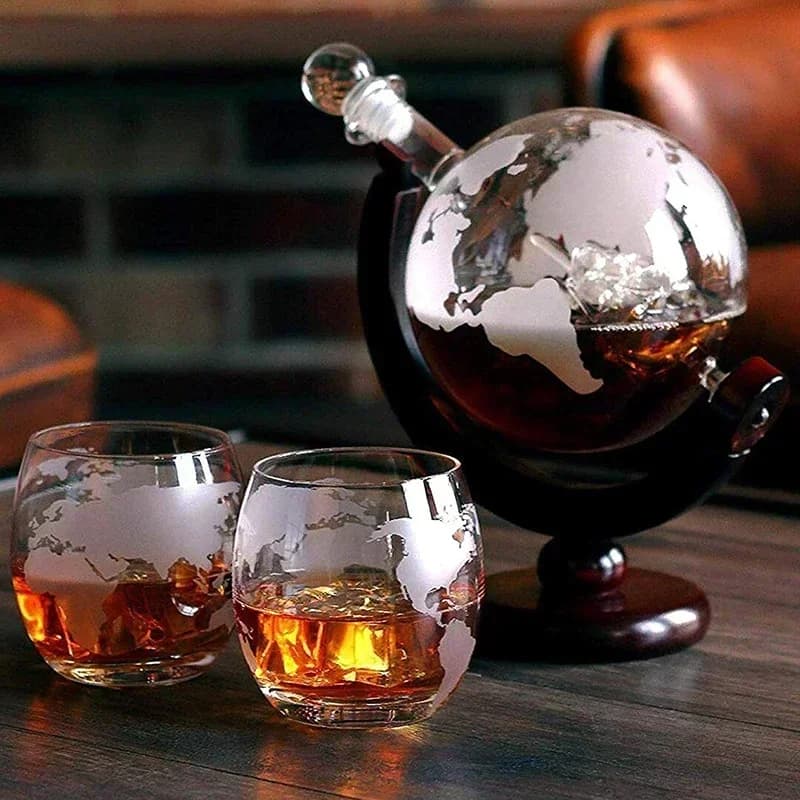 Creatieve Globe-karafset met loodvrije karaf Prachtige houten standaard en 2 whiskyglazen Whiskey-karaf Globe Grade Gift