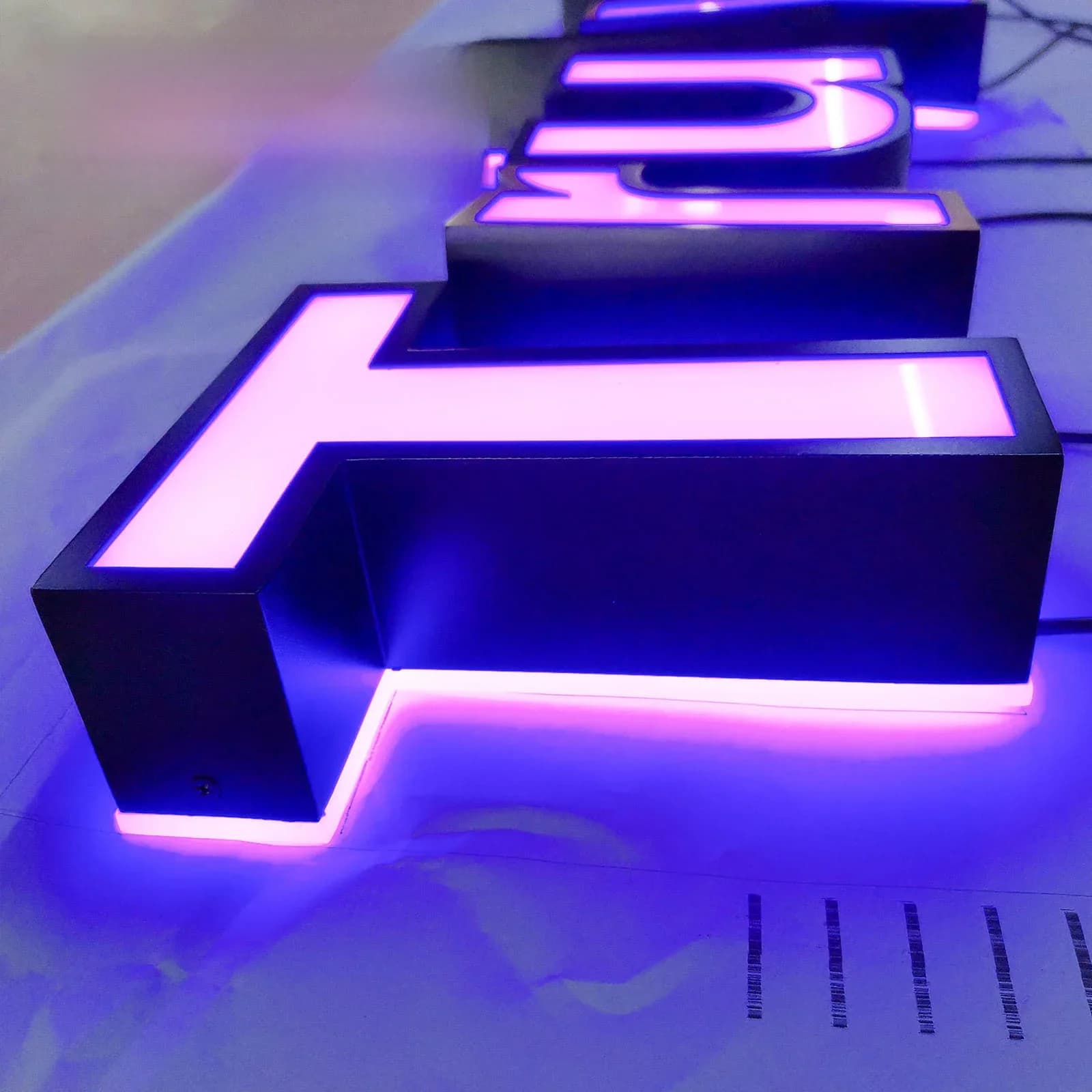 zakelijk bord Aangepaste metalen 3D waterdichte verlichting Bedrijf Acryl Mini LED Lichtgevende Letter Logo Exterieur Hoteldeur Digitaal bord
