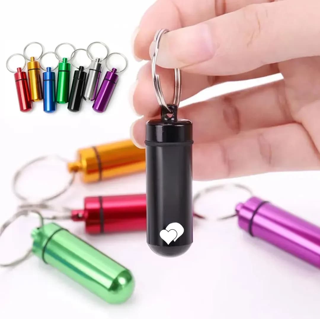 Groothandel 100/50/20 stuks sleutelhanger LOGO aangepast kleurrijk draagbaar reispillendoosje klein cadeau met sleutelring voor laser naam tekst