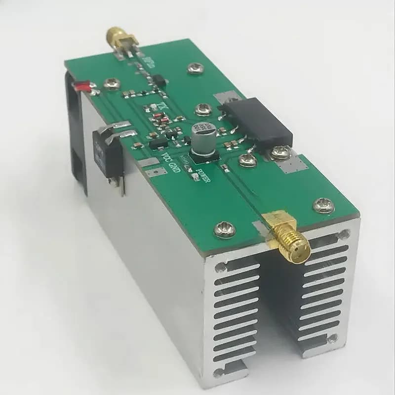 Hoge kwaliteit 433MHz 350-480MHz 13W UHF RF radioversterker AMP DMR met koellichaam