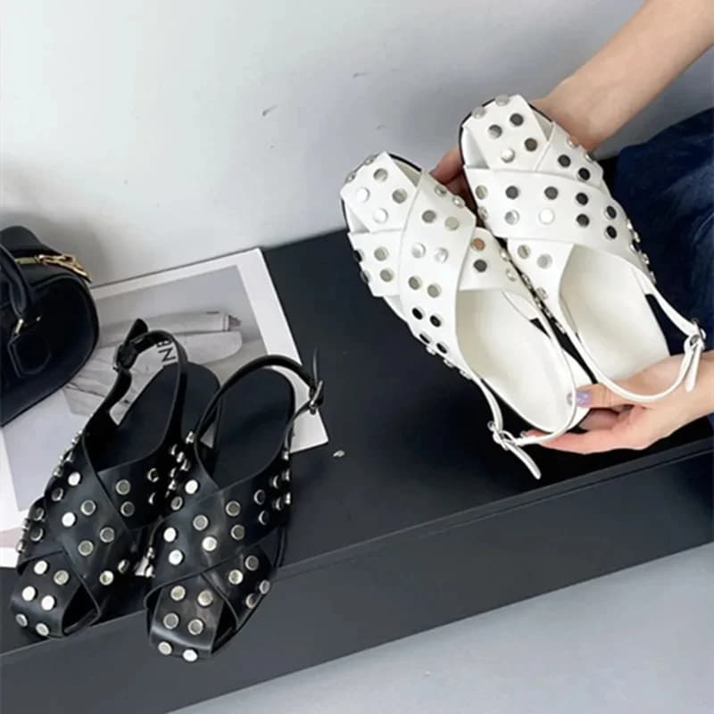 Hoge Kwaliteit Klinknagels Punk Platte Sandalen Vrouwen Ronde Neus Terug Gesp 43, Plus Size Slippers Mode Comfortabele Zapatos Mujer