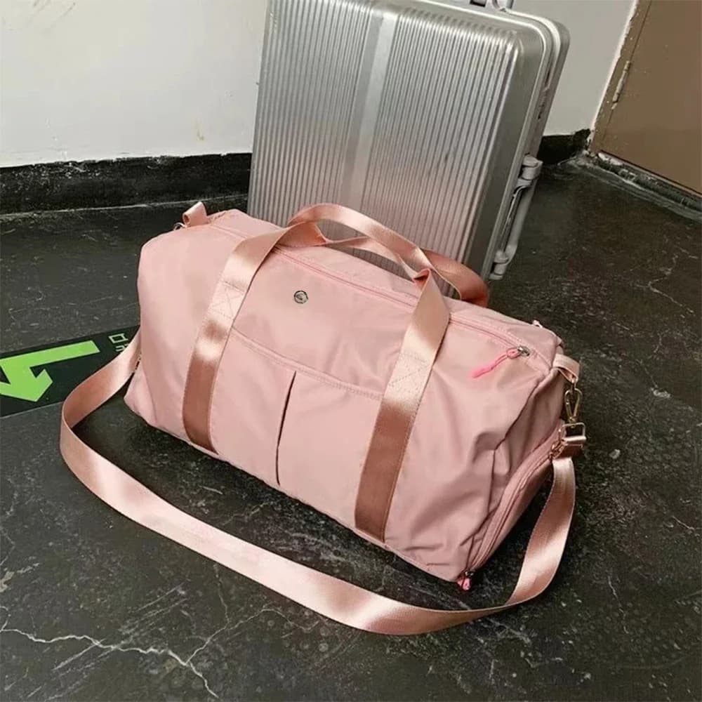 Geborduurde nieuwe trend reistas Gepersonaliseerde aanpassing Naam Grote capaciteit Droge natte scheiding Bagagetas Cadeautas