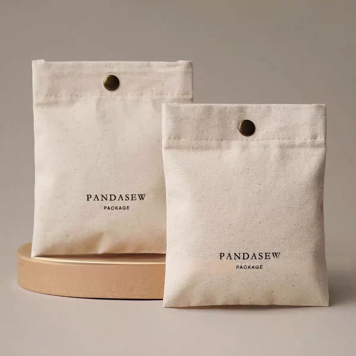 Op maat gemaakte canvas knoopzak van natuurlijk katoen met gepersonaliseerd logo voor parfum, sieraden, kettingen, boeken en kleding.