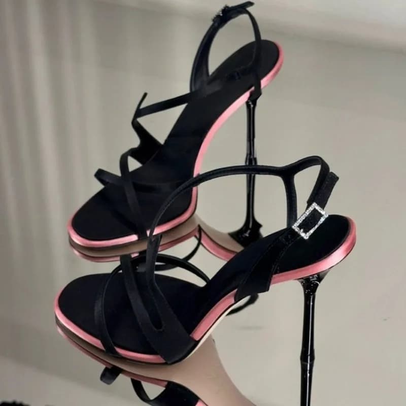 Satijnen kleurblok stiletto hoge hakken met één riem 2025, nieuwe zomertemperament, veelzijdige sandalen