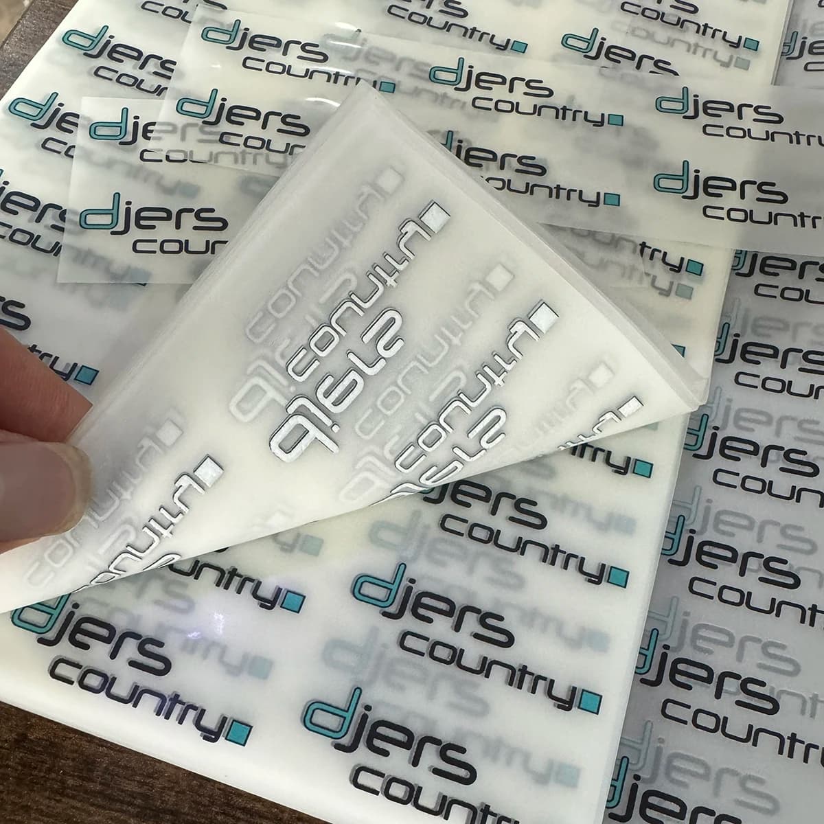 Aangepaste uw eigen ontwerppatches Opstrijktransfer voor kleding DIY wasbare T-shirts Thermische stickers Merkkleur Warmtepatches