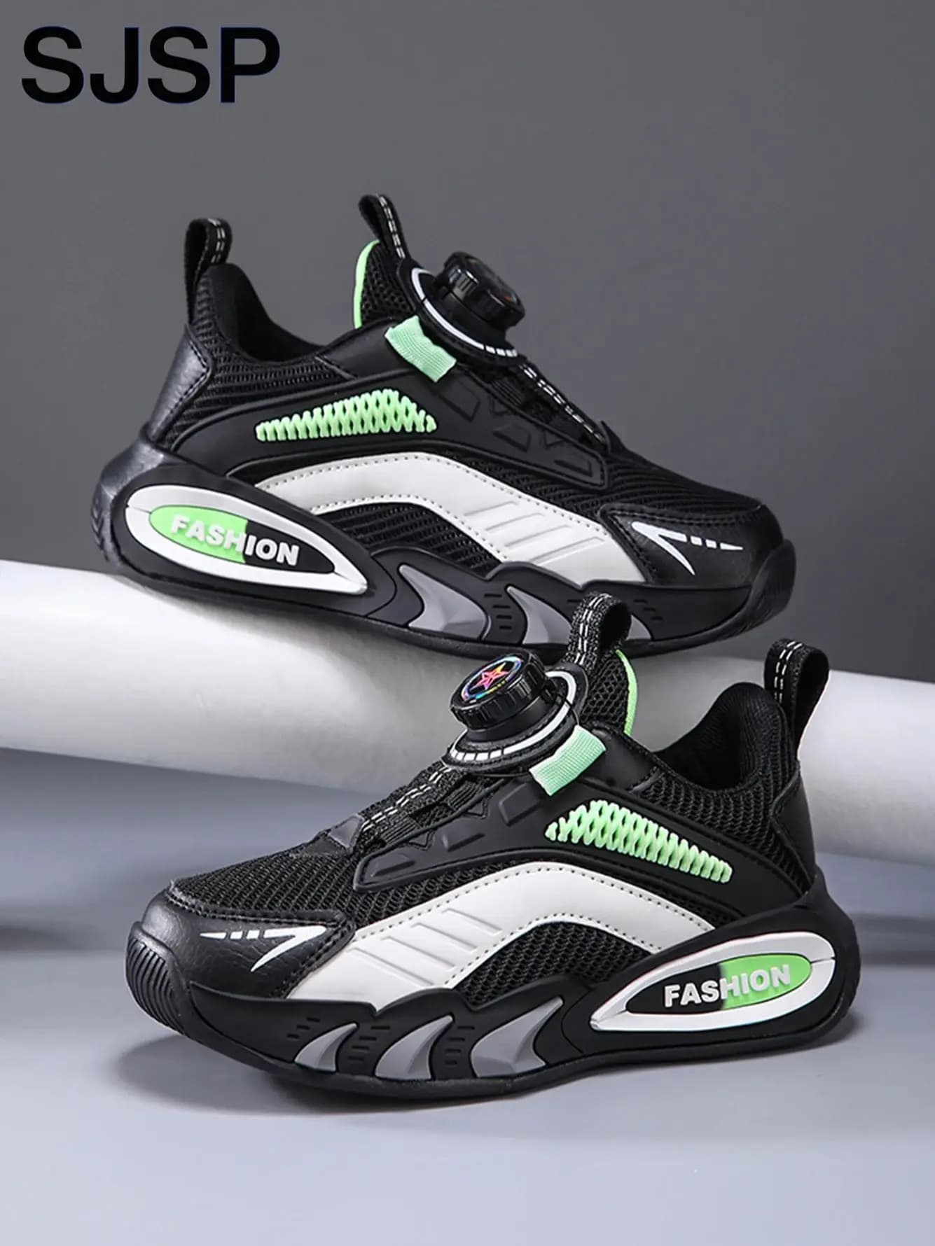 Nieuwe trendy mesh-sneakers voor jongens met kleurblokken en gespsluiting, ademende kinderschoenen in papa-stijl, antislip hardloopschoenen voor lente