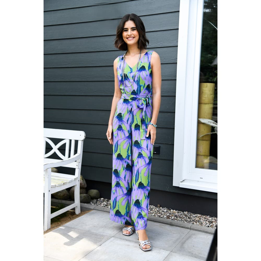 Groen viscose stof met lila bloemen - viscose Stoffen - paars - 140 cm breed