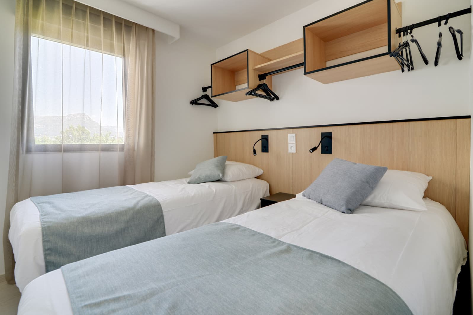 New deluxe suite for 4 people with 2 bedrooms - double bed and single beds