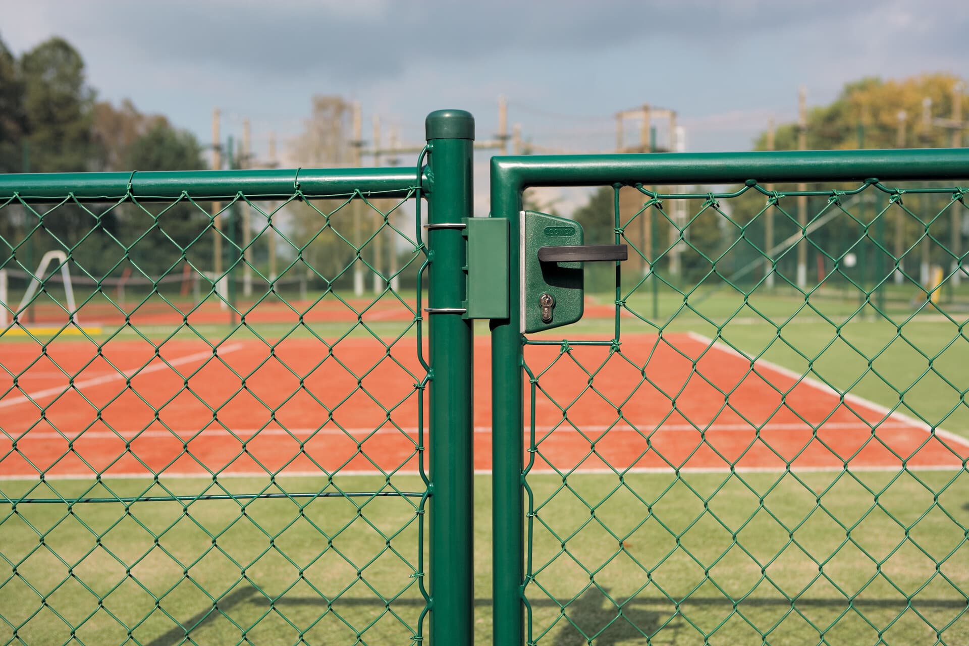 Locinox opbouw tuinpoortslot LARZ40P1LVCAP voor rond profiel 40 mm + deurklinken en cilinder verschillend sluitend