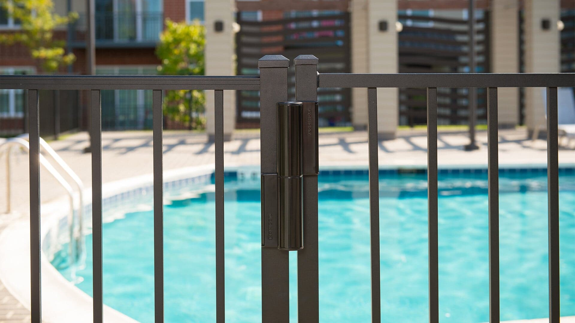 Locinox Compact scharnier en poortsluiter TIGER  in één met Puma scharnier