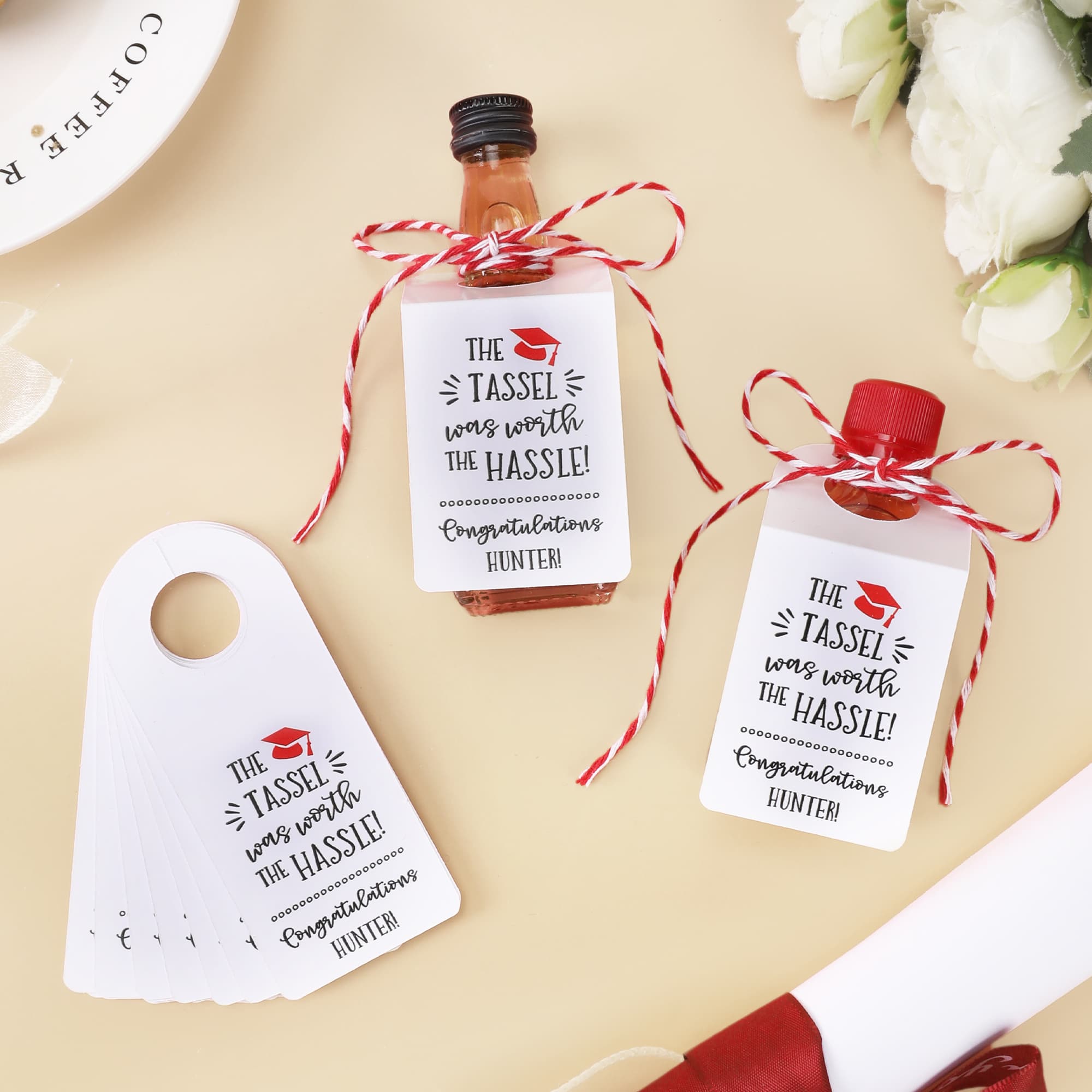 Gepersonaliseerd de Tassel Was Worth the Hassle Grad Cap Bottle Tag met Tekst Afstudeerfeest Cadeau voor 2026 Afgestudeerden