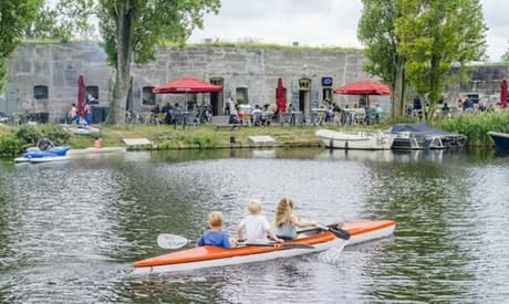Self BBQ aan het water incl friet salade en kan gekoeld water voor 1 persoon