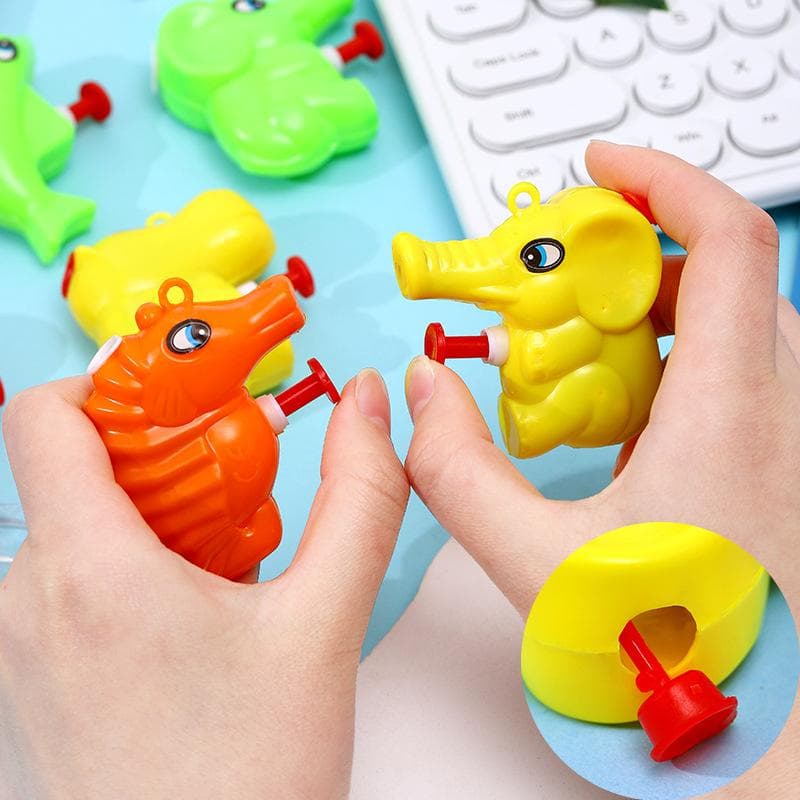 18 STUKS Waterspeelgoed Zandstrand Speelgoed Mini Waterpistool Cartoon Ontwerp Buiten Zomerfeest Spel Leuke Cadeaus voor Kinderen