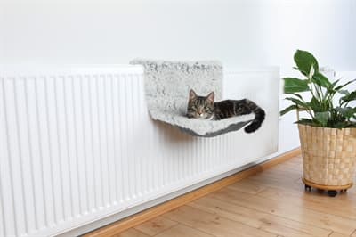 TRIXIE RADIATOR HANGMAT HARVEY LANGHAAR PLUCHE / VELOURS WIT ZWART 45X31X26 CM
