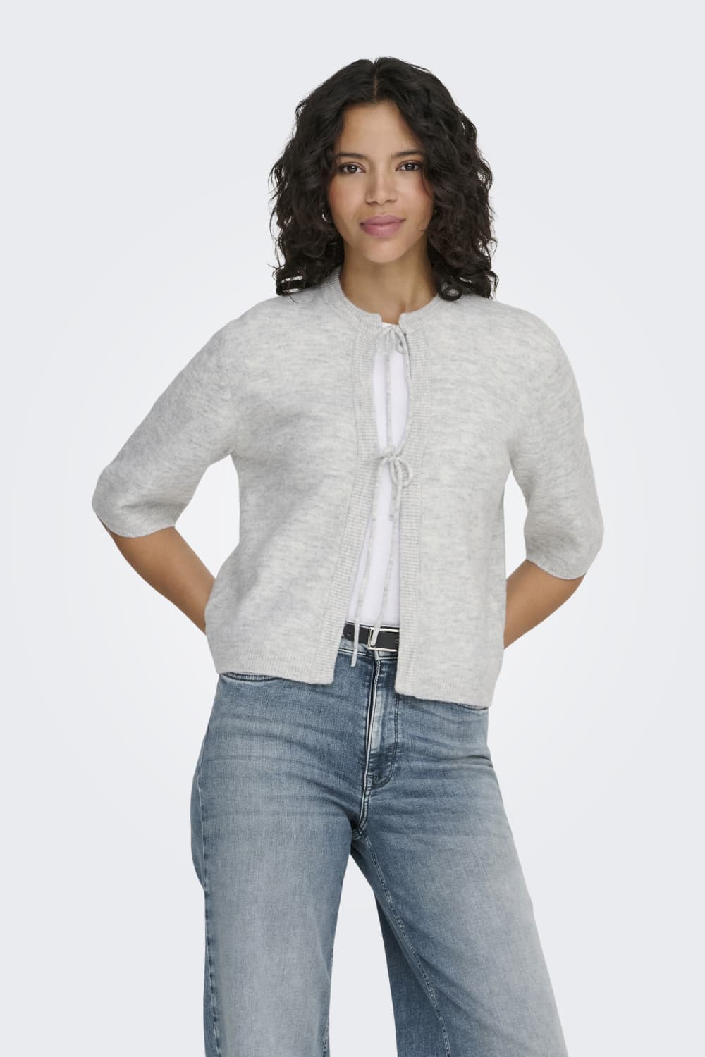 Only grijze dames vest | Sans | Ronde hals | Regular fit | Gemeleerd patroon | Strikkoordsluiting | Korte mouw