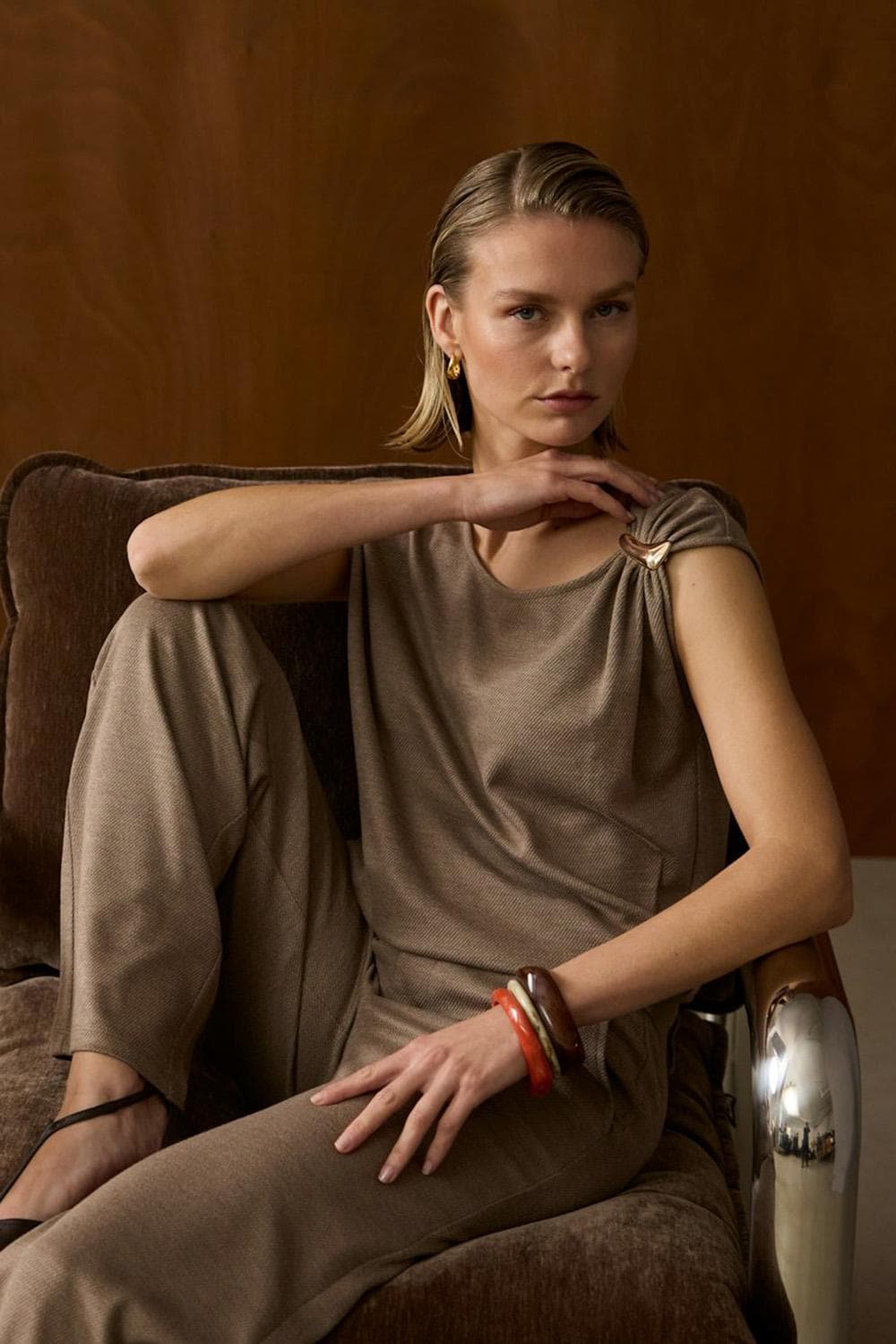 Garcia bruine dames top | Ronde hals | Regular fit | Structuur patroon | Mouwloos