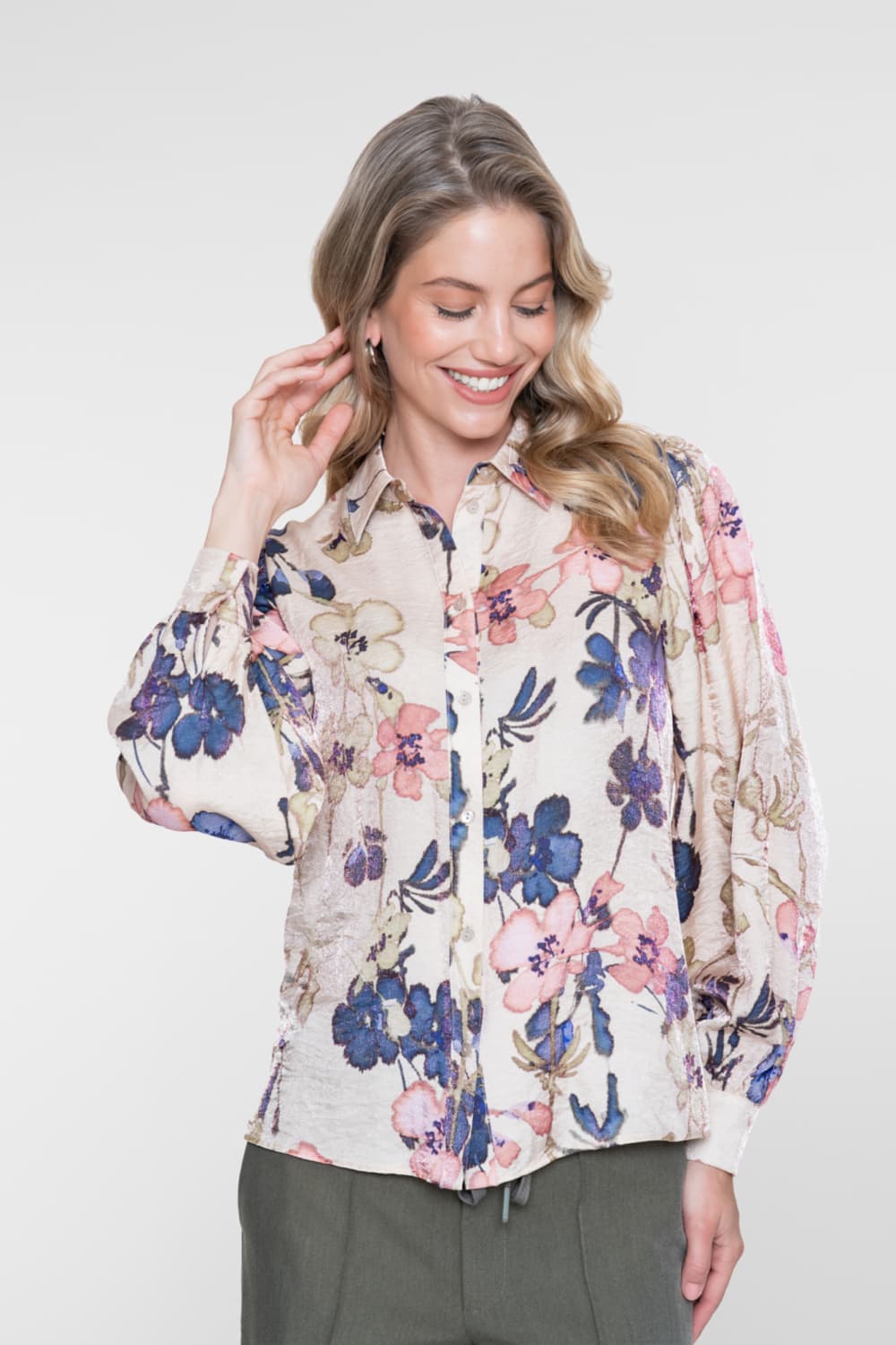 Geisha zand dames blouse | Punt kraag | Regular fit | Glans | Knoopsluiting | Lange mouw