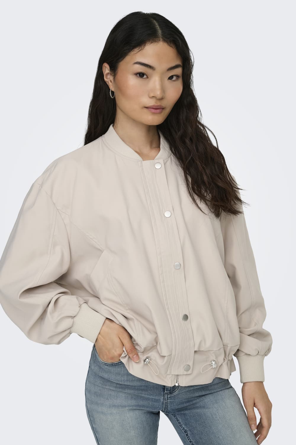 Only beige dames jas | Rib kraag | Regular fit | Steekzakken | Knoop- en ritssluiting | Duurzaam | Lange mouw