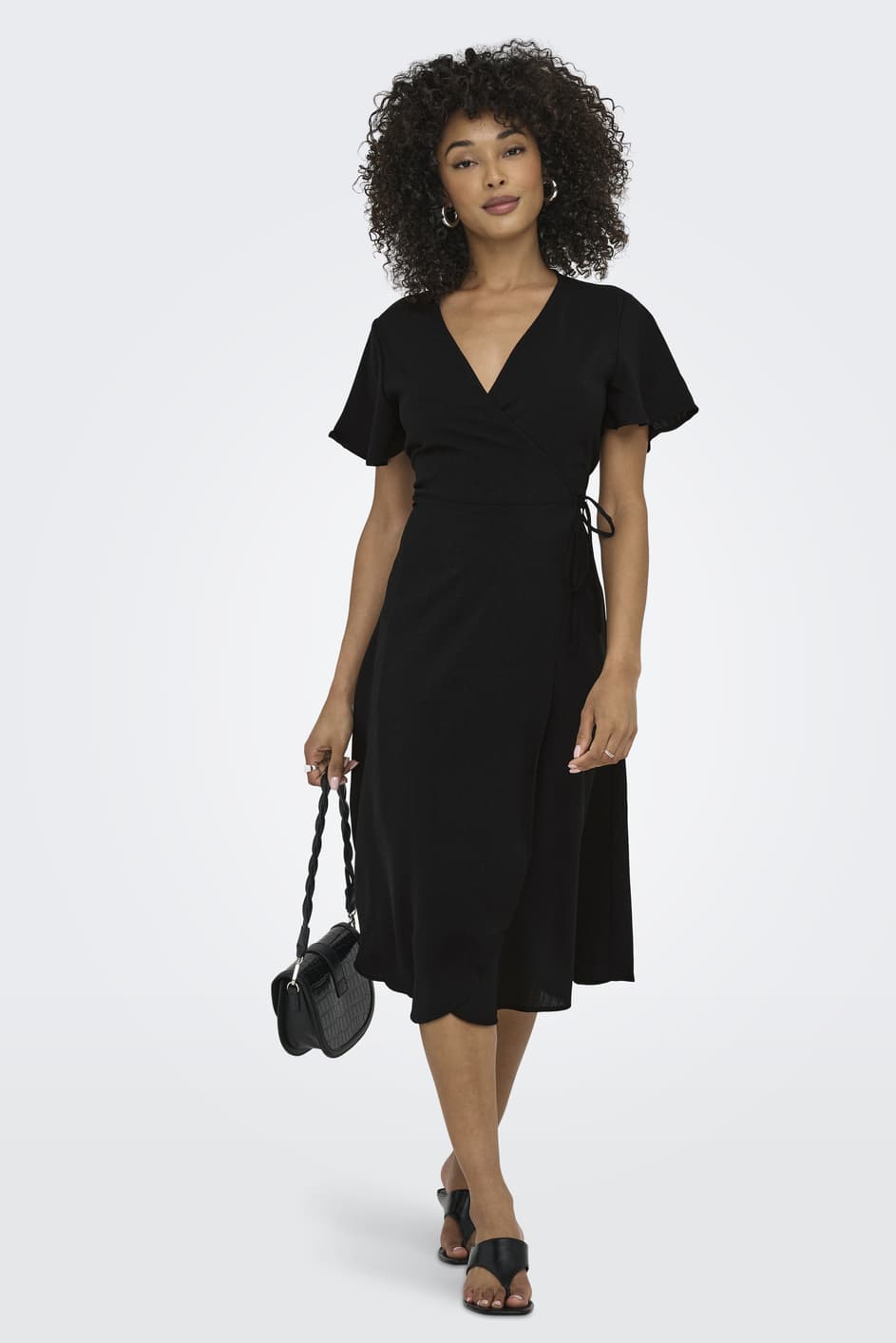 Only zwarte dames jurk | Overslag halslijn | Regular fit | Strikkoordsluiting | Korte mouw