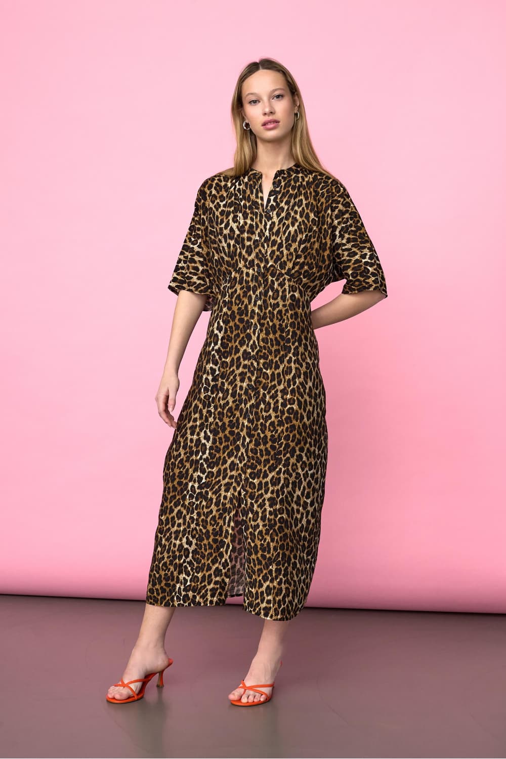 SisterS point camel dames jurk | Ronde hals | Regular fit | Animal patroon | Knoopsluiting | Korte mouw