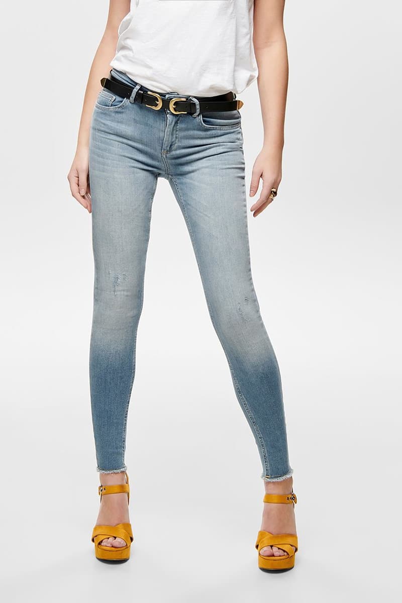 Only blauwe dames jeans | Blush | Regular waist | Stonewash wassing | Skinny Fit | 5-Pocket zakken | Knoop- en ritssluiting | Regular waist