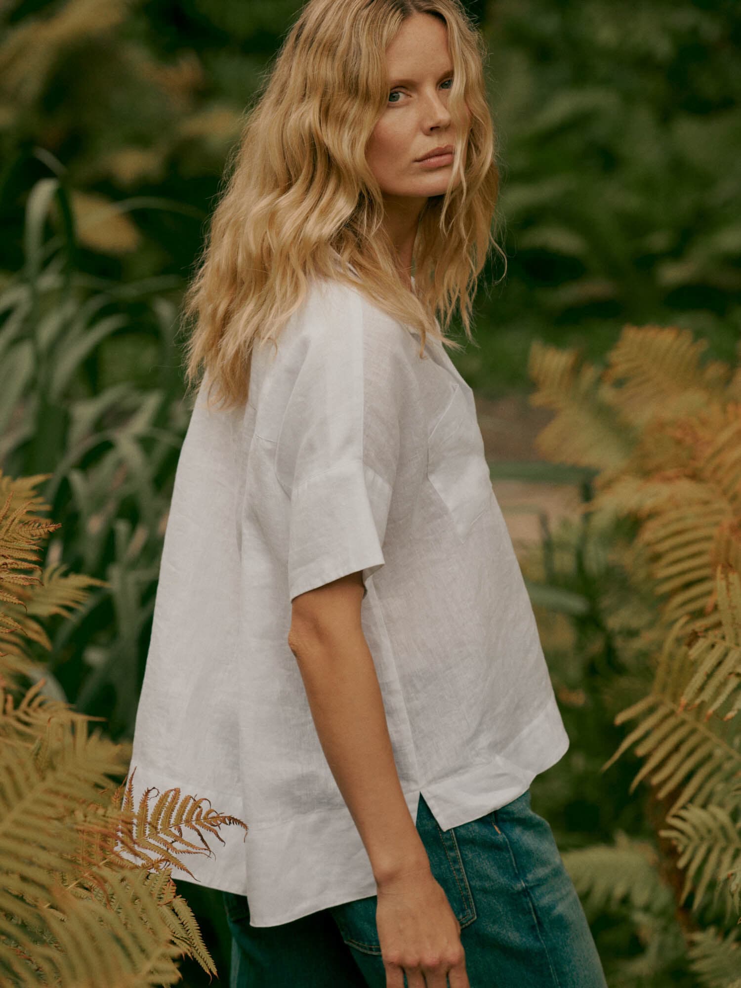 Geborduurde linnen damesblouse met vleermuismouwen